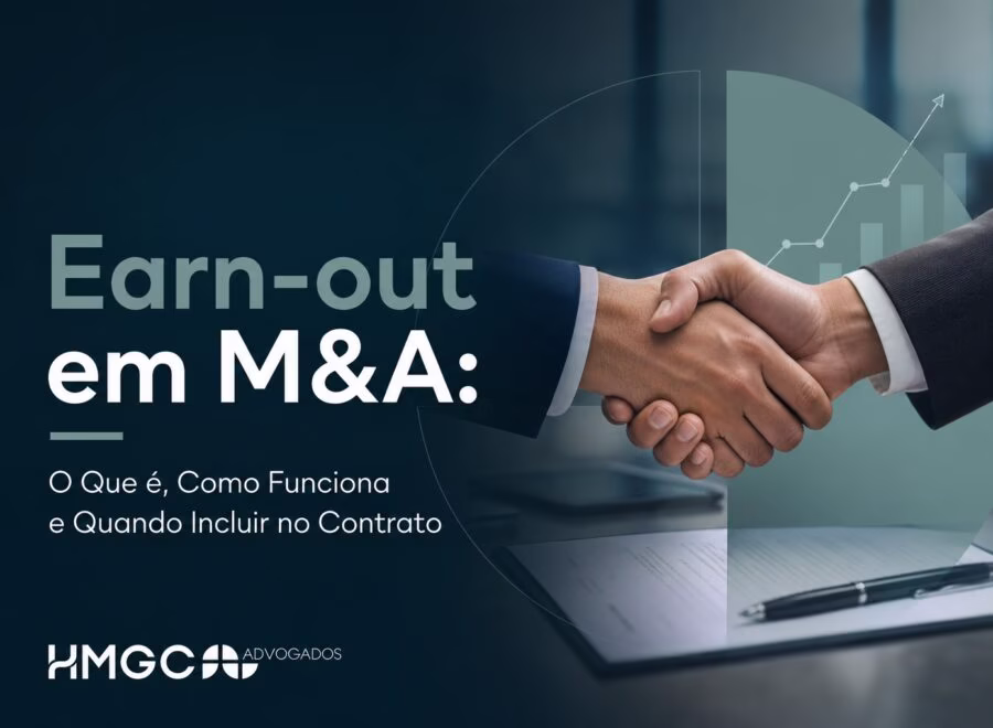 Imagem de cabeçalho profissional sobre earn-out em M&A, com paleta de cores azul-marinho, verde-cinzento e branco, ilustrando conceitos de fusões e aquisições.